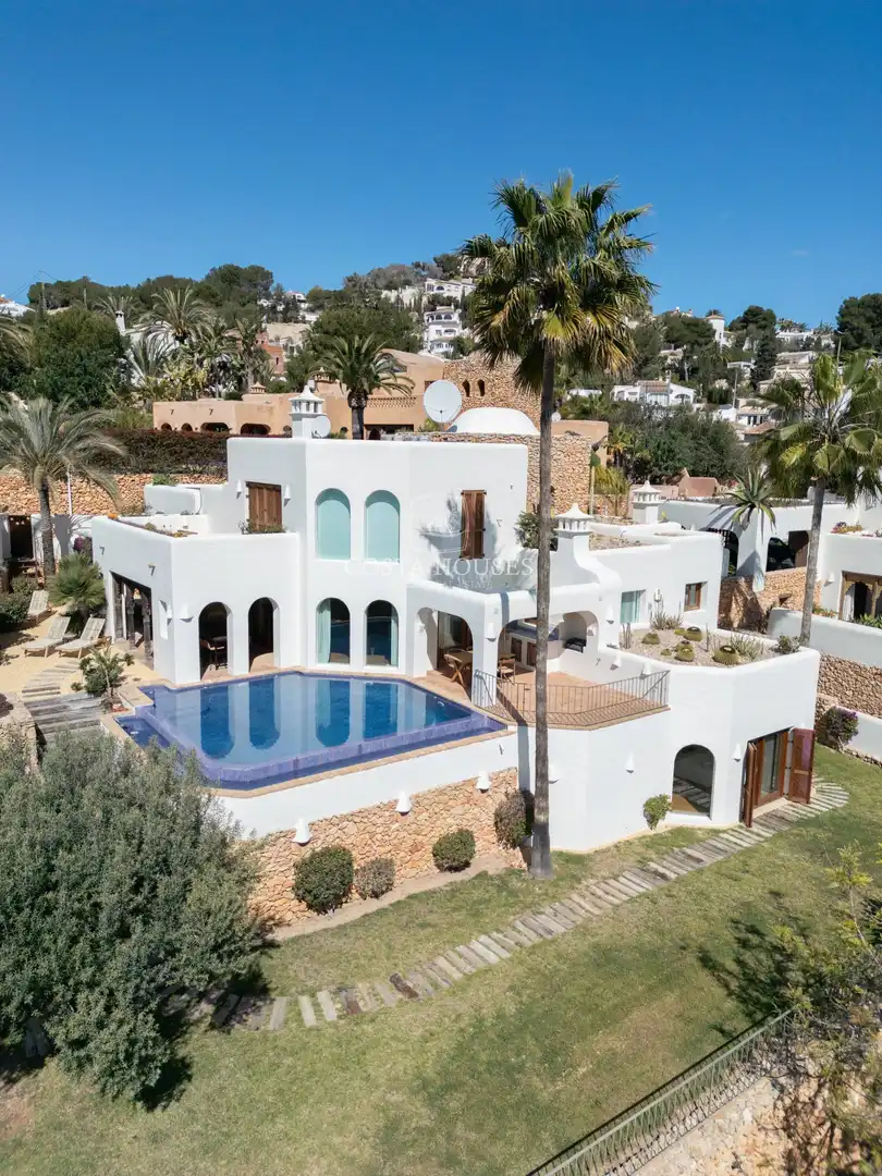 Vista exterior de Casa o xalet en venda en Moraira amb Aire condicionat, Calefacció i Jardí privat