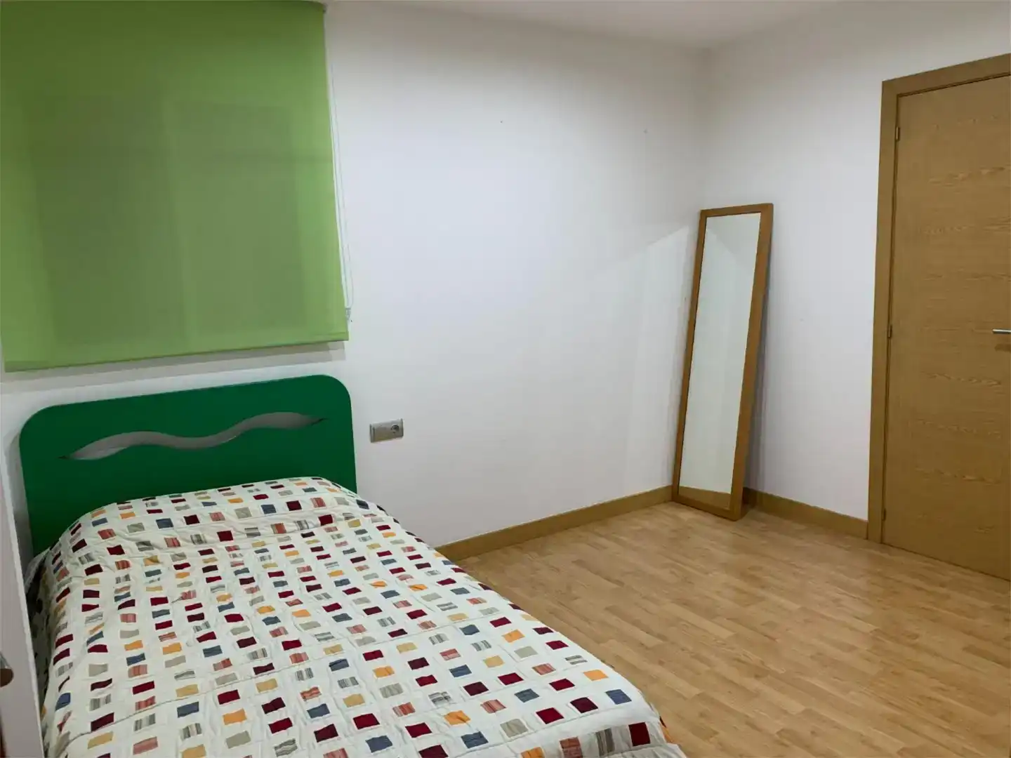 Schlafzimmer von Geschaftsraum zum Verkauf in Sant Adrià de Besòs mit Klimaanlage und Möbliert