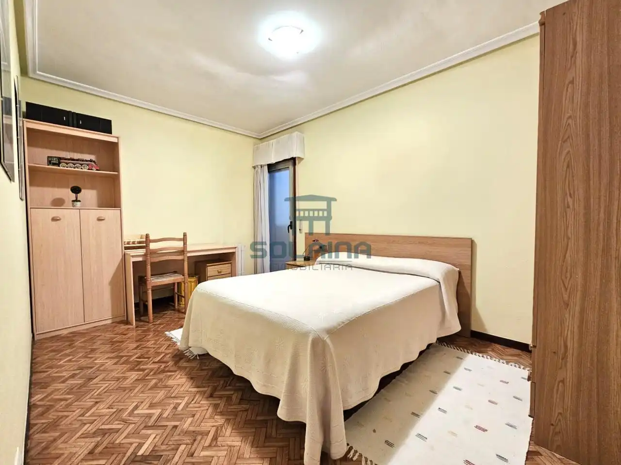 Habitación de Piso en venta en Ourense Capital  con Calefacción, Trastero y Amueblado