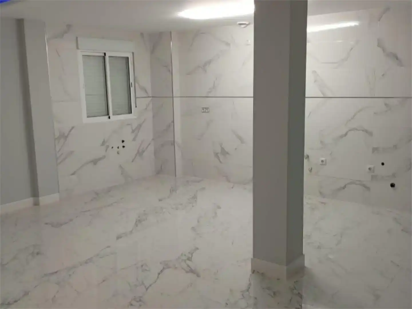 Bany de Pis en venda en Lucena amb Aire condicionat i Balcó
