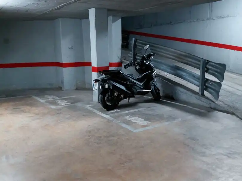 Parkplatz von Garage zur Miete in Mercat