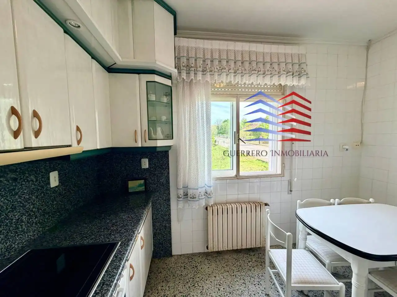 Cuina de Casa o xalet de lloguer en San Cibrao das Viñas amb Calefacció, Terrassa i Moblat