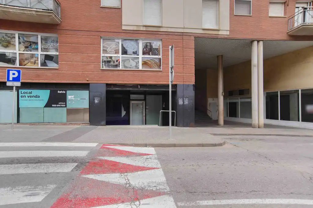 Local comercial en venda a Av Roma