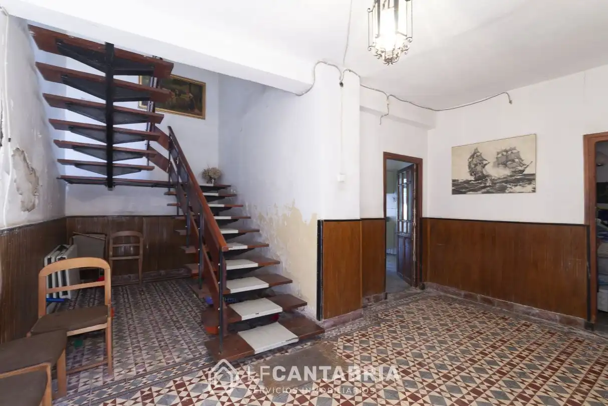 Casa o xalet en venda en Torrelavega  amb Jardí privat
