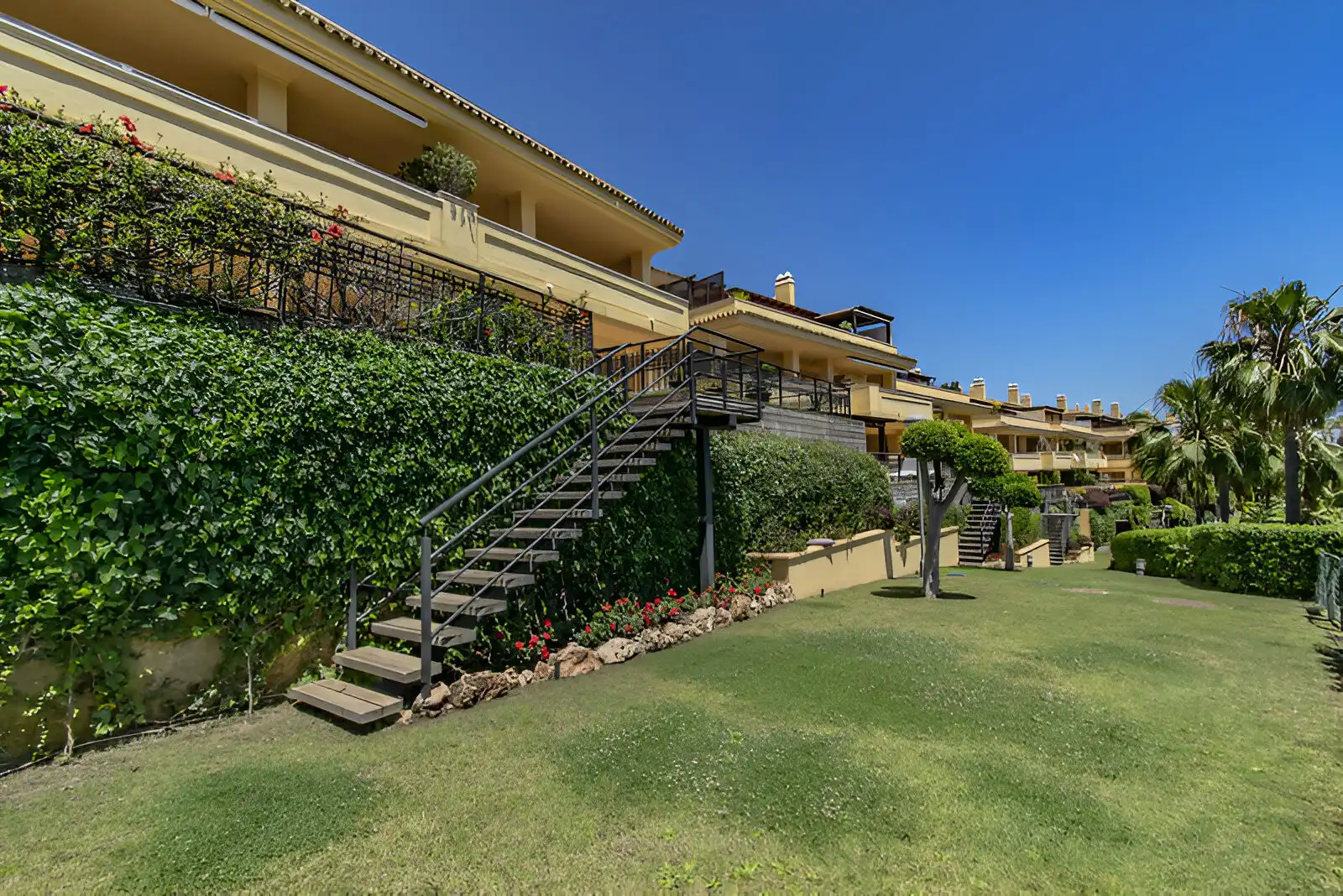 Exterior view of Attic for sale in Marbella  with Air Conditioner, Terrace and Swimming Pool