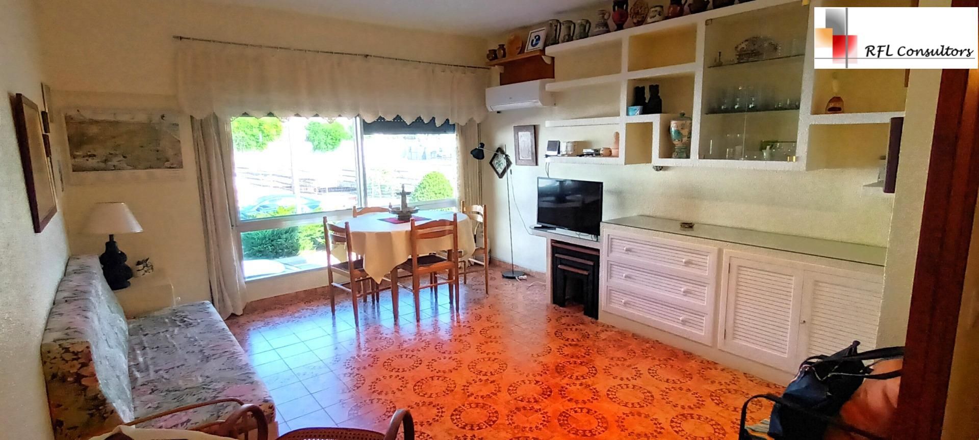 Sala d'estar de Apartament de lloguer en Torreblanca amb Aire condicionat