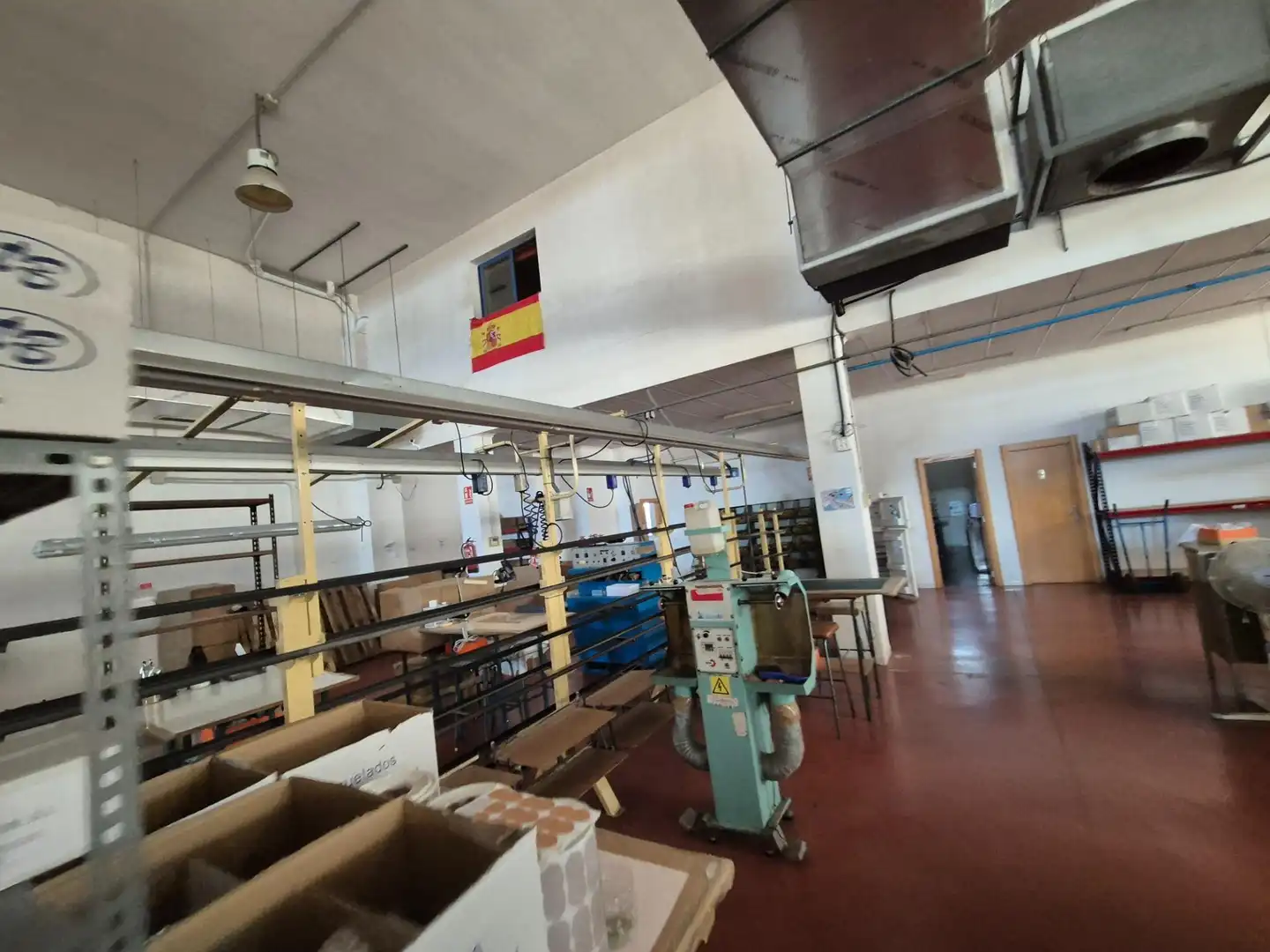 Fabrikhallen zur Miete in Elda