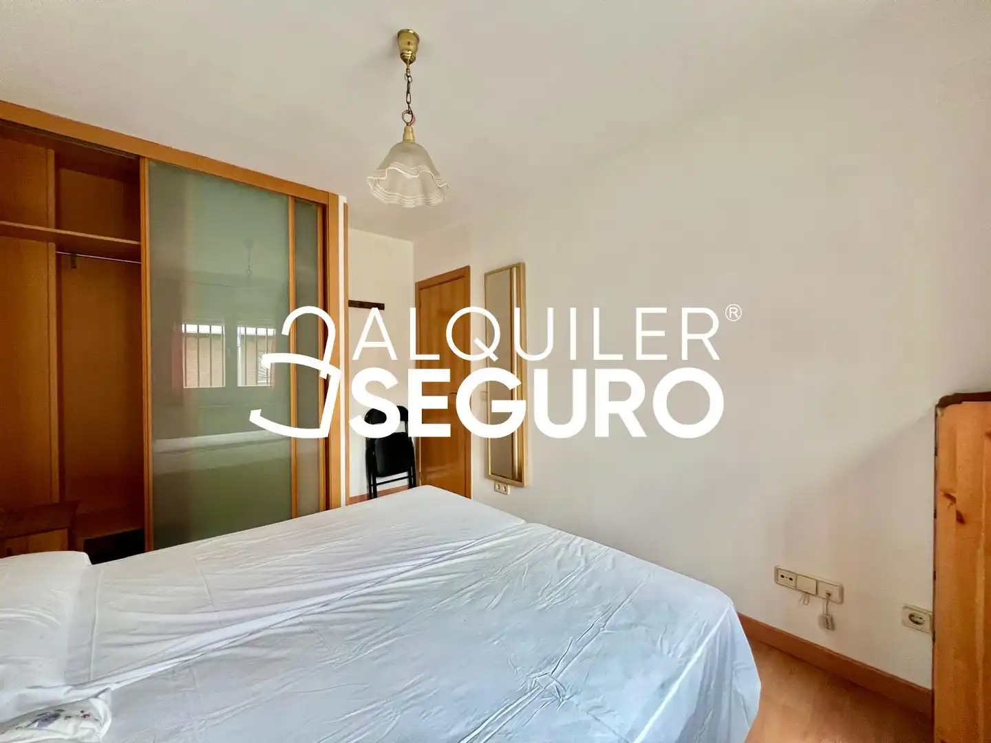 Bedroom of Flat for rent in Madrid  with Air Conditioner, Heating and Furnished