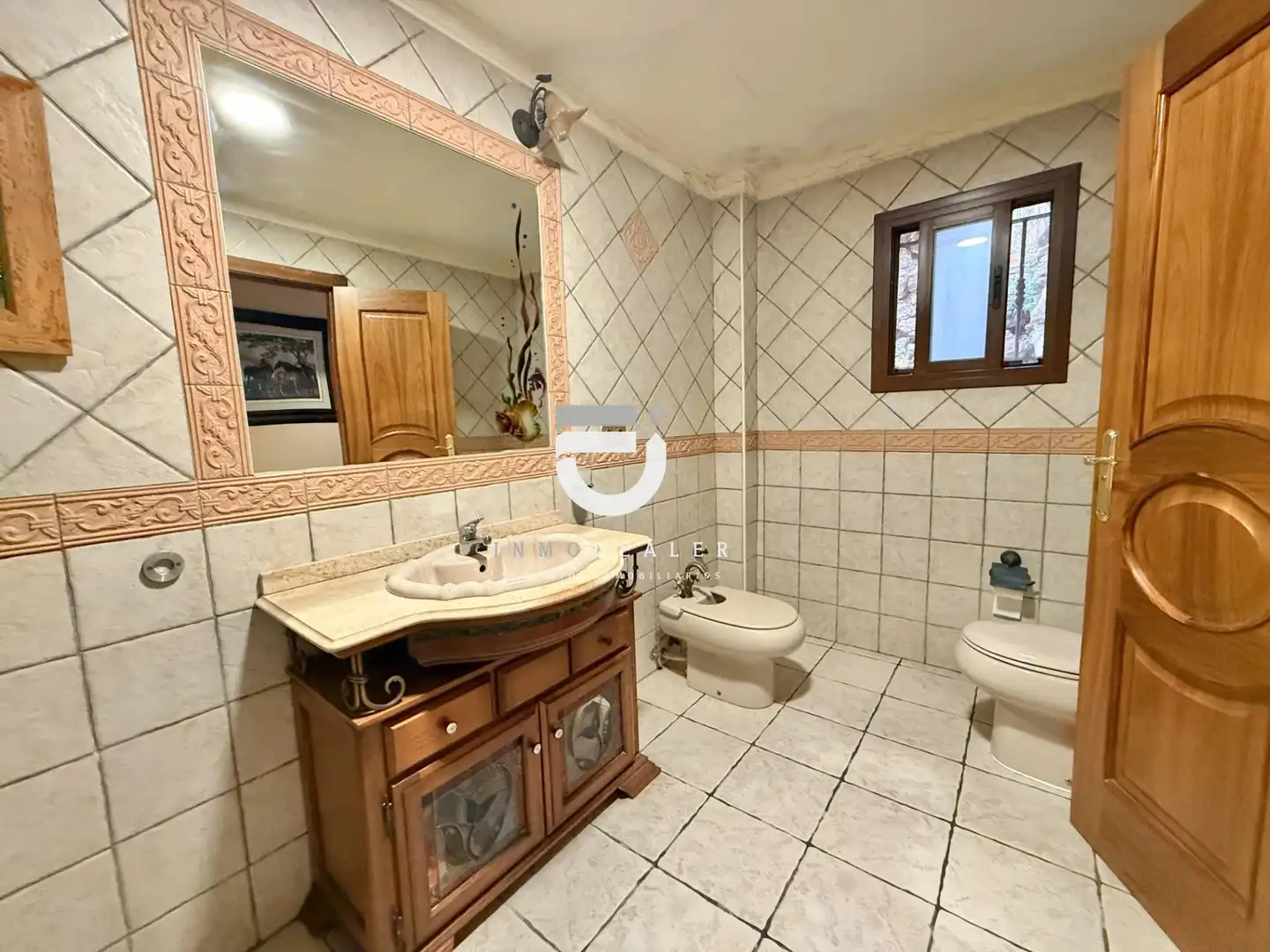 Bany de Casa o xalet en venda en Oliva amb Aire condicionat, Terrassa i Piscina