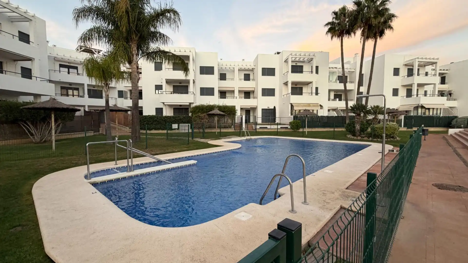 Exterior view of Single-family semi-detached for sale in Conil de la Frontera  with Terrace, Storage room and Balcony