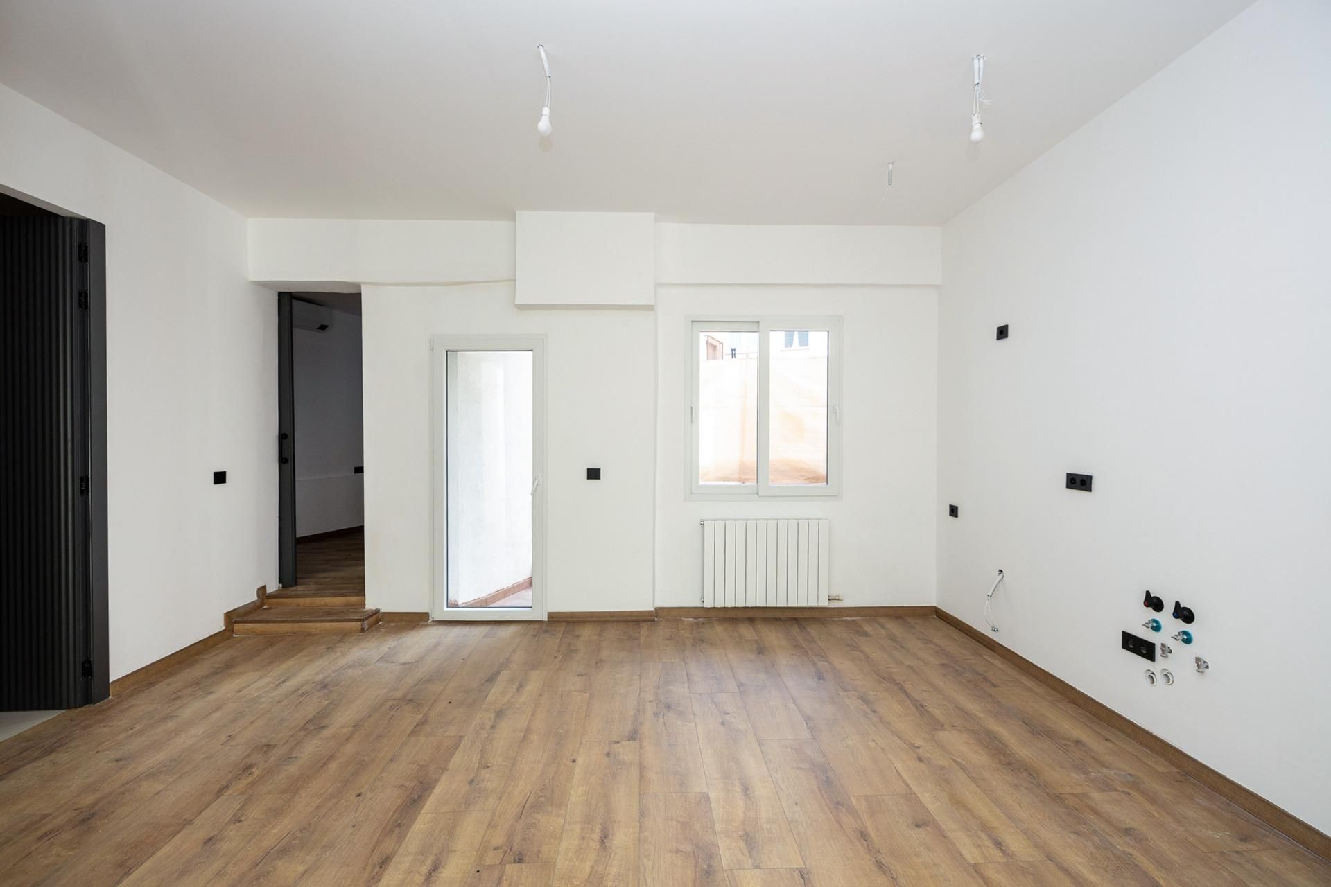 Flat for sale in  Granada Capital  with Air Conditioner