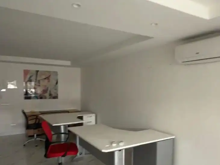 Oficina de alquiler en Marbella con Terraza y Amueblado