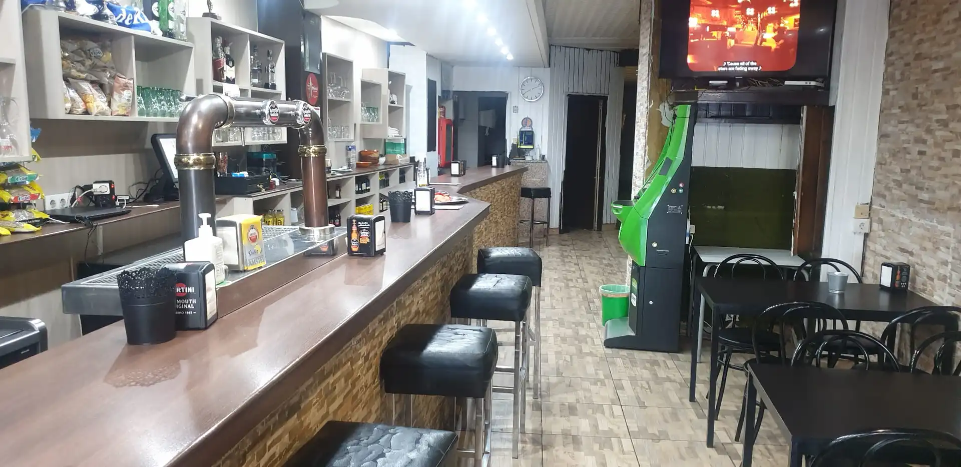Local en traspaso en Avenida Linares Rivas, Ensanche