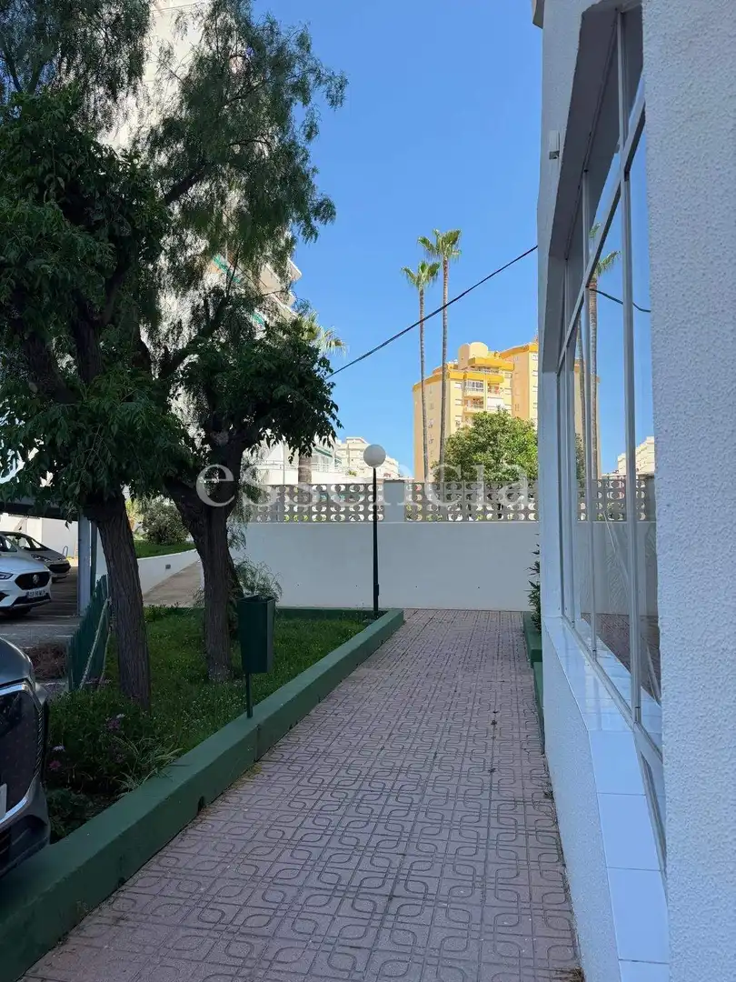 Vista exterior de Apartament en venda en Gandia amb Jardí privat, Terrassa i Balcó