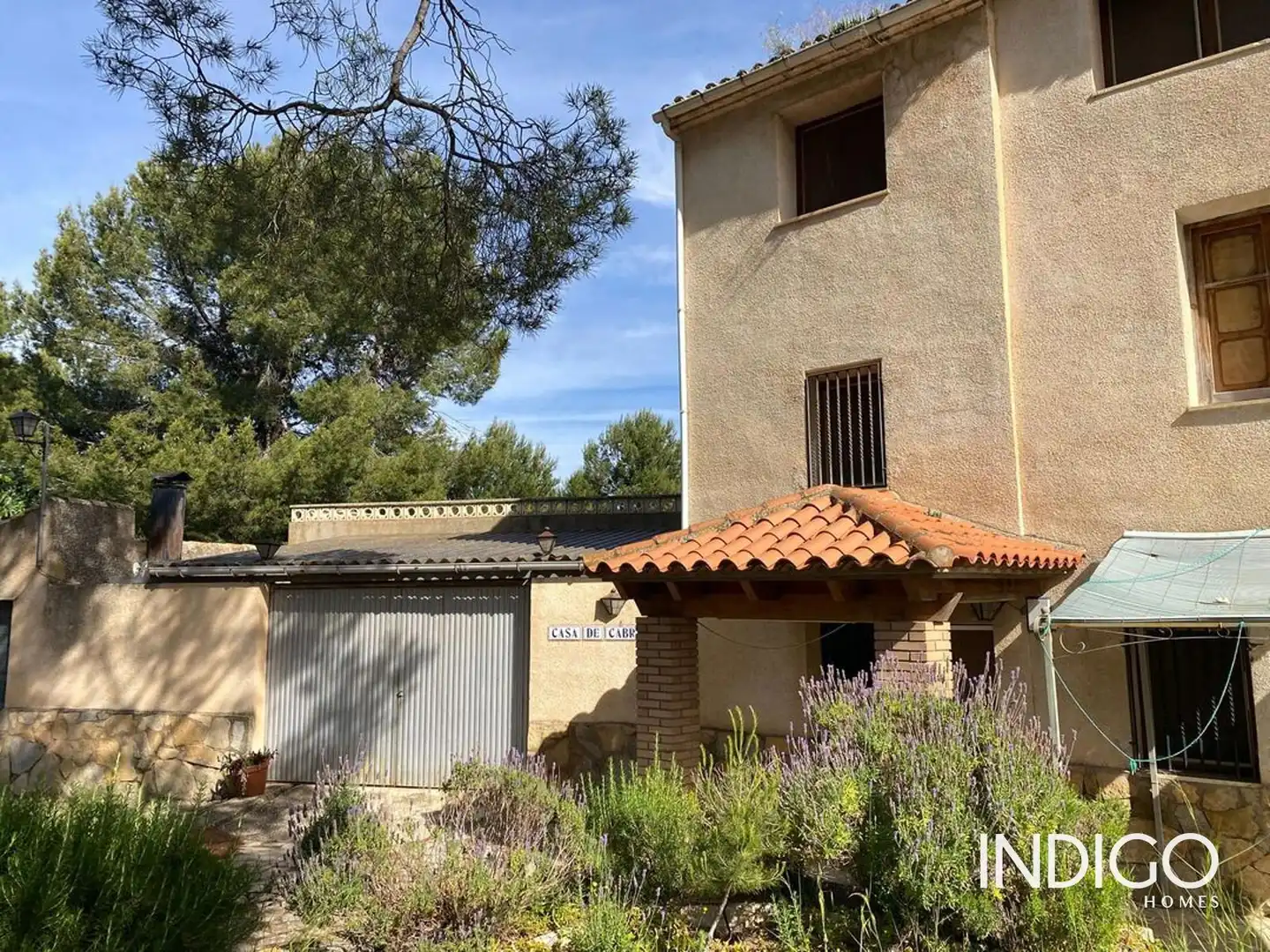 Vista exterior de Casa adosada en venda en Ibi amb Calefacció, Traster i Moblat