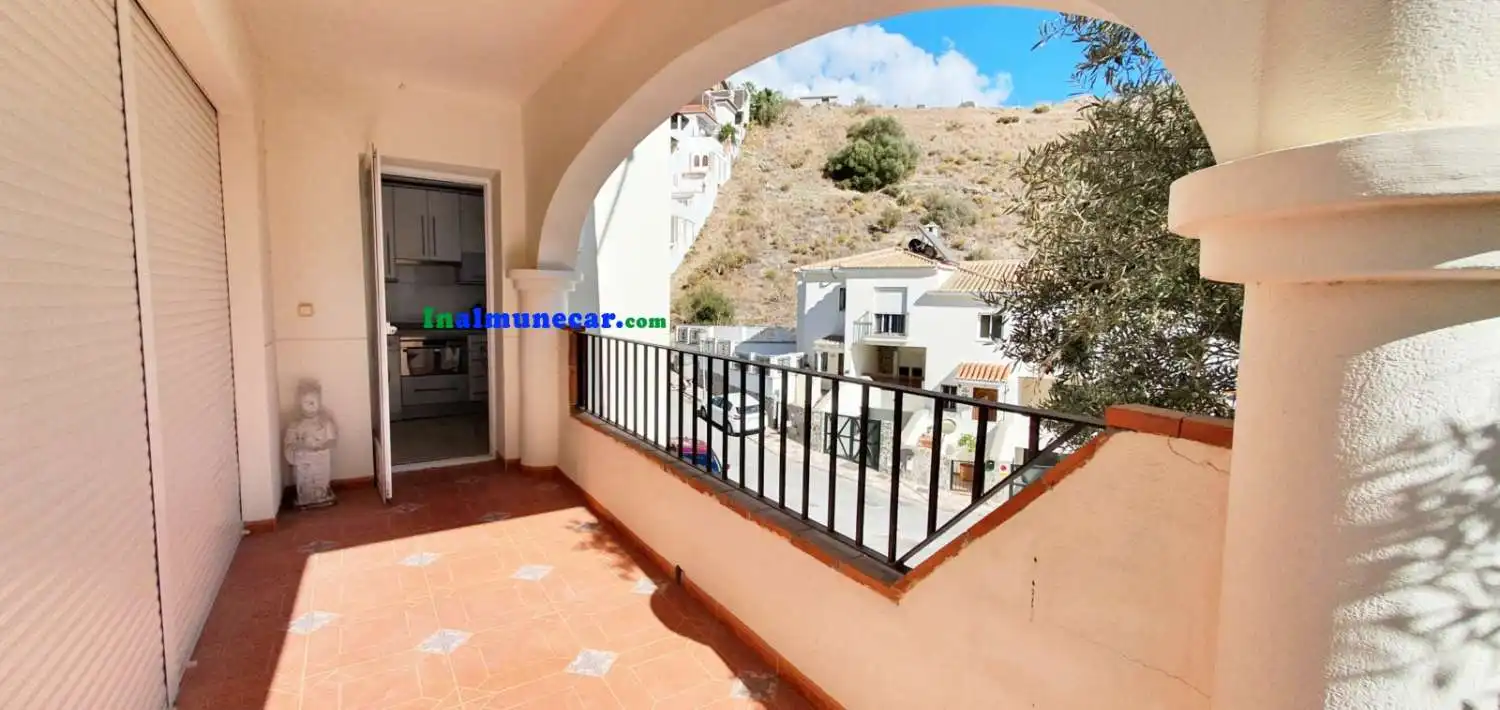 Vista exterior de Casa adosada en venta en Almuñécar con Aire acondicionado, Terraza y Piscina