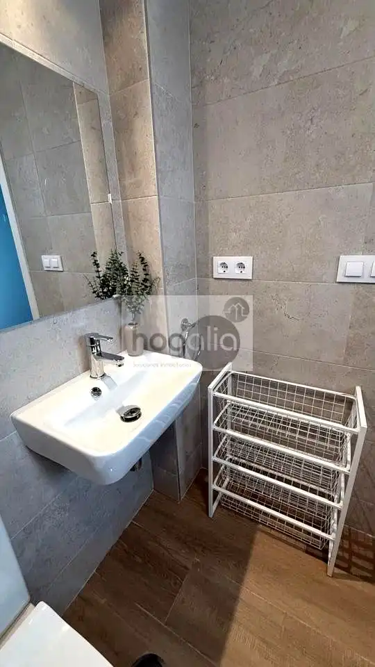 Baño de Planta baja de alquiler en Sevilla con Aire acondicionado, Trastero y Piscina