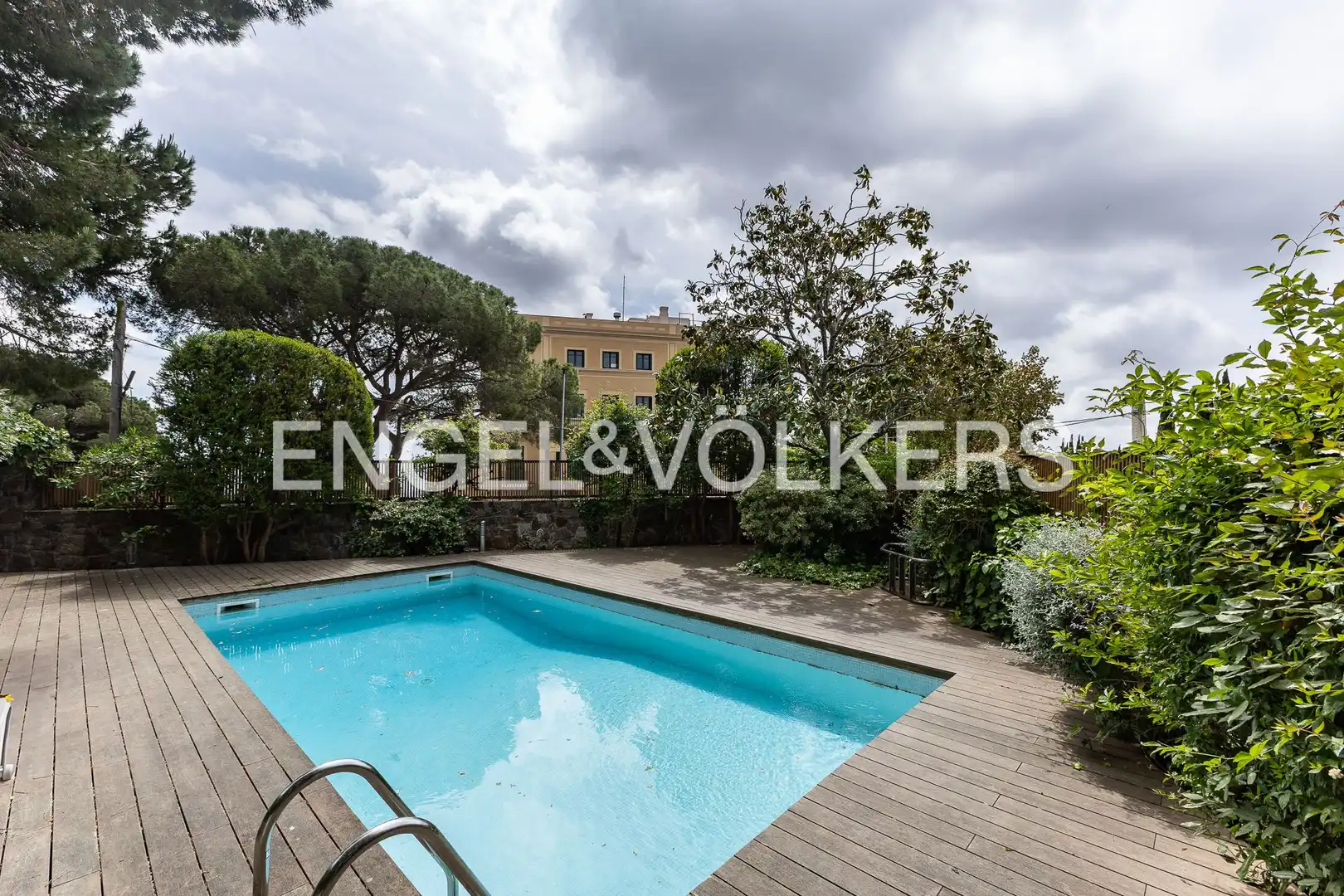 Piscina de Casa o chalet en venta en  Barcelona Capital con Aire acondicionado, Calefacción y Jardín privado