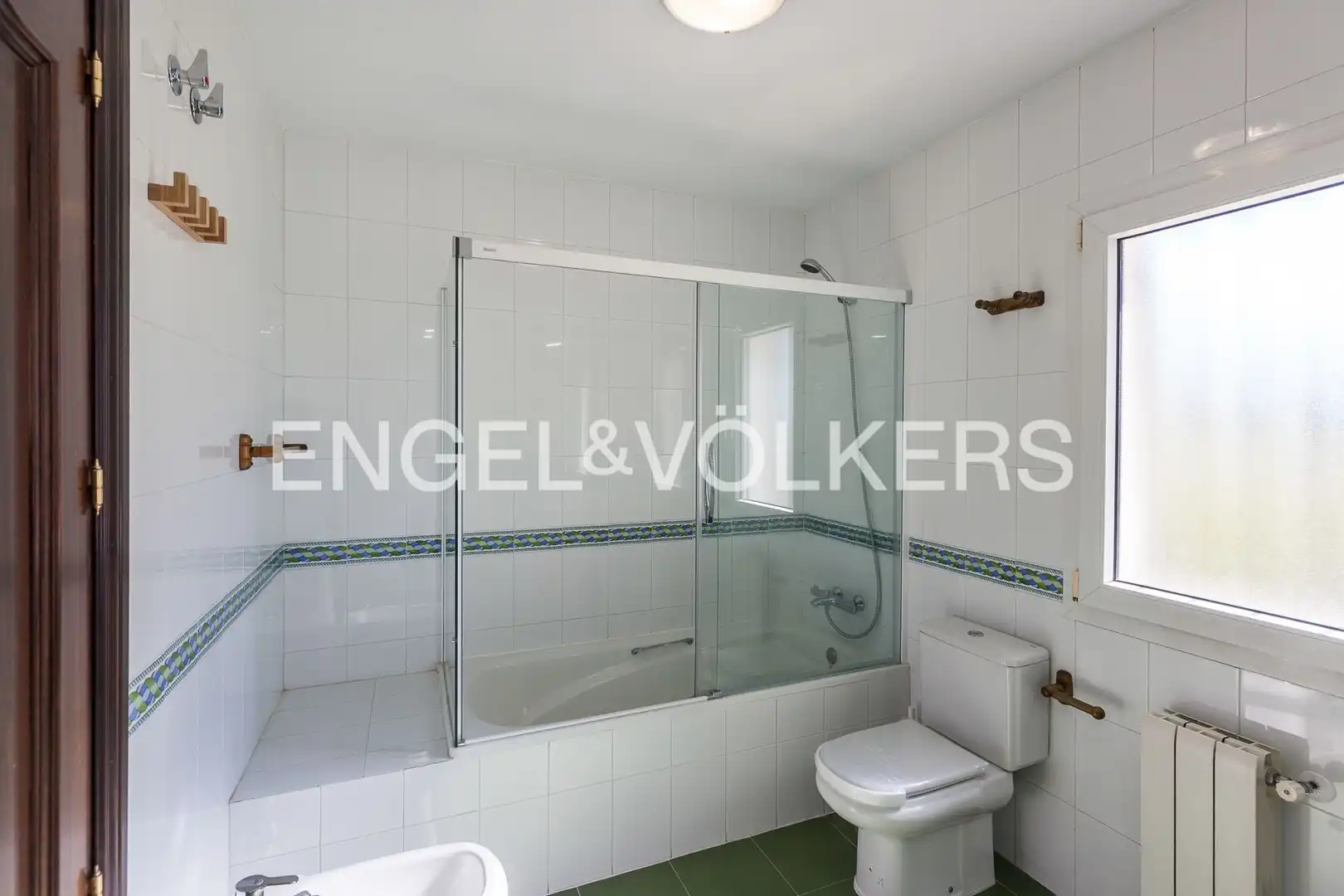 Bathroom of Houses for rent in Madrid  with Air Conditioner, Heating and Private garden