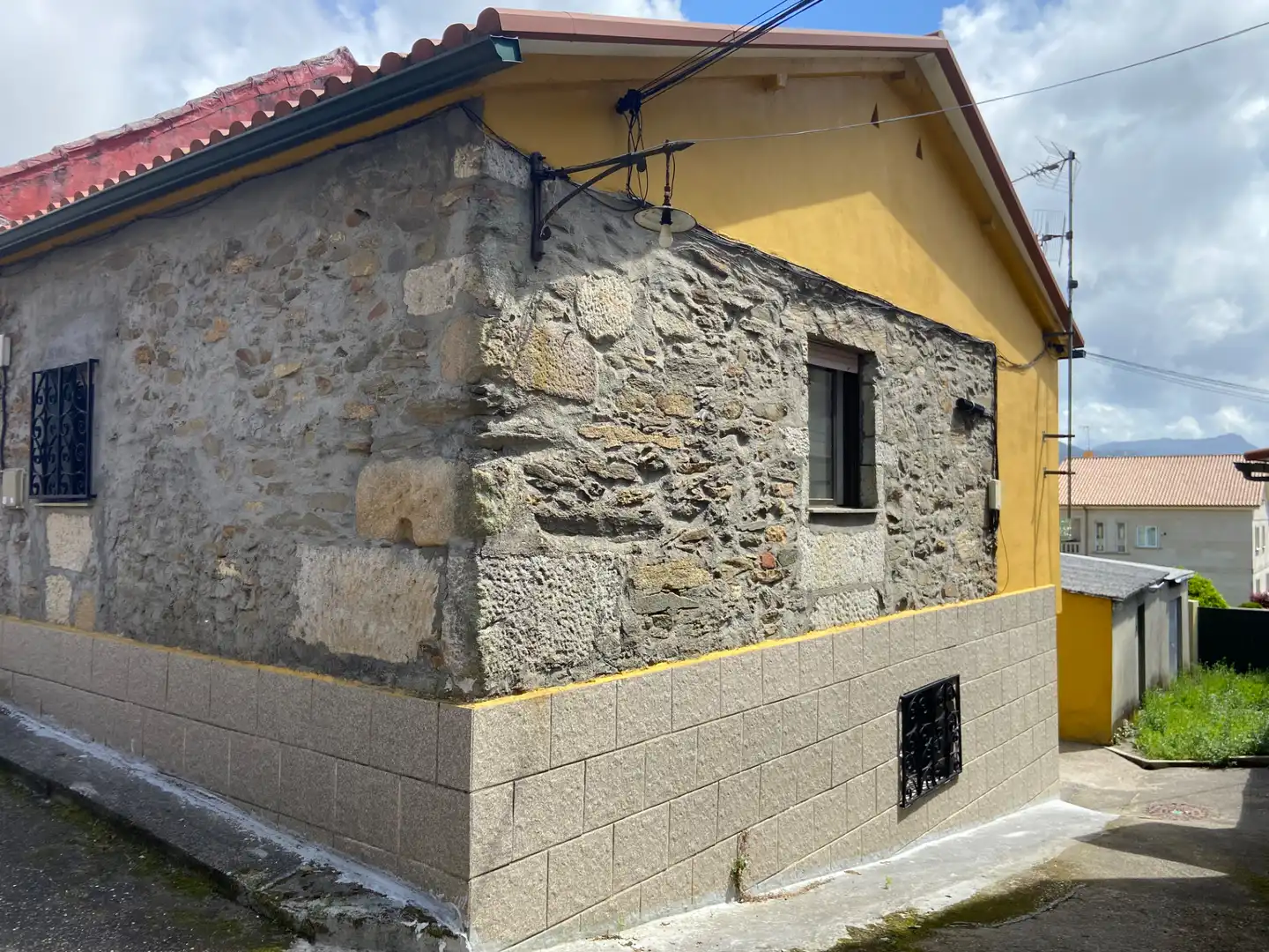Vista exterior de Casa adosada en venta en Vigo  con Parquet