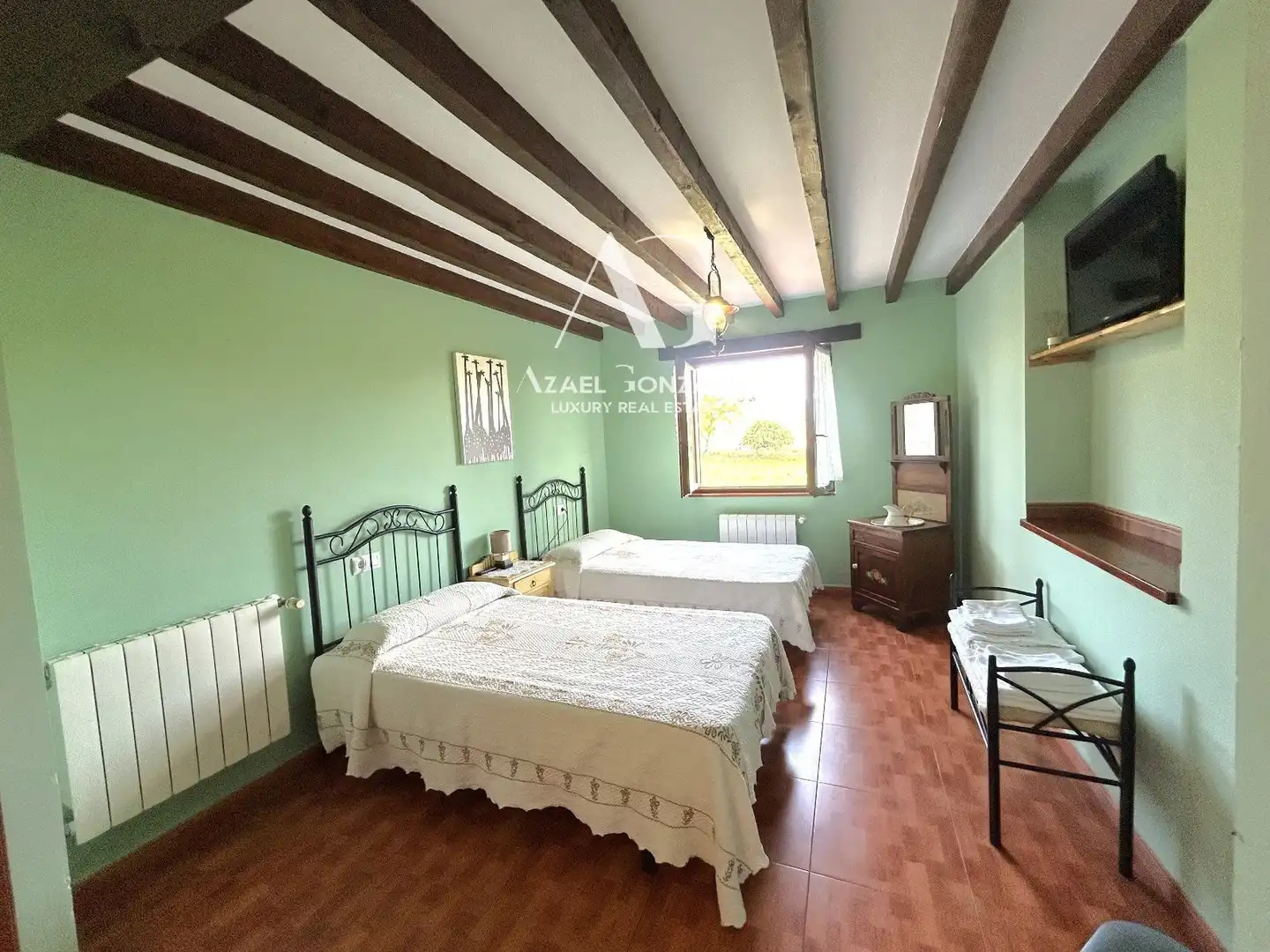 Habitación de Casa adosada en venta en Val de San Vicente  con Calefacción, Terraza y Amueblado