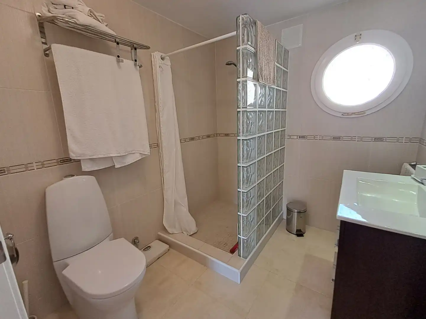 Baño de Casa o chalet de alquiler en L'Alfàs del Pi con Aire acondicionado, Calefacción y Jardín privado