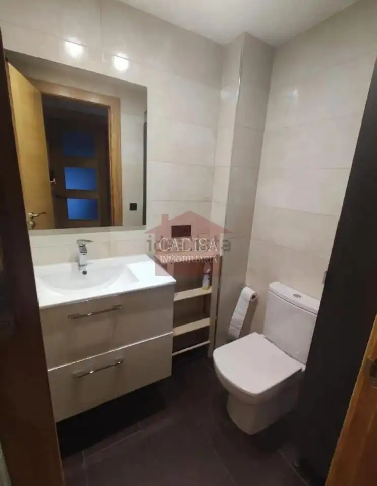 Baño de Piso de alquiler en Salamanca con Calefacción, Amueblado y Balcón