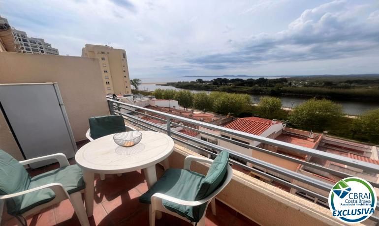 Terrassa de Estudi en venda en Empuriabrava amb Terrassa i Moblat
