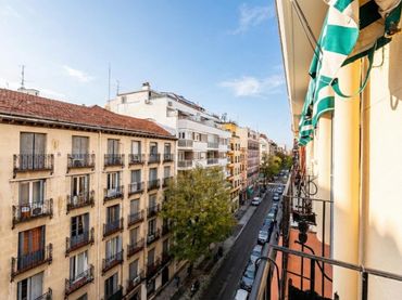 Piso con balcón en venta en Calle PONZANO