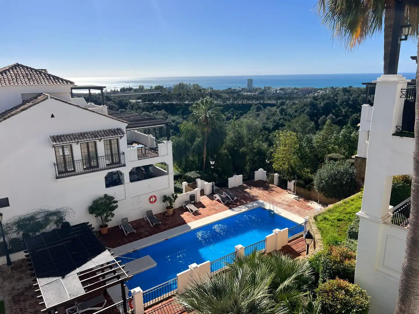Vista exterior de Àtic en venda en Marbella amb Aire condicionat, Calefacció i Terrassa