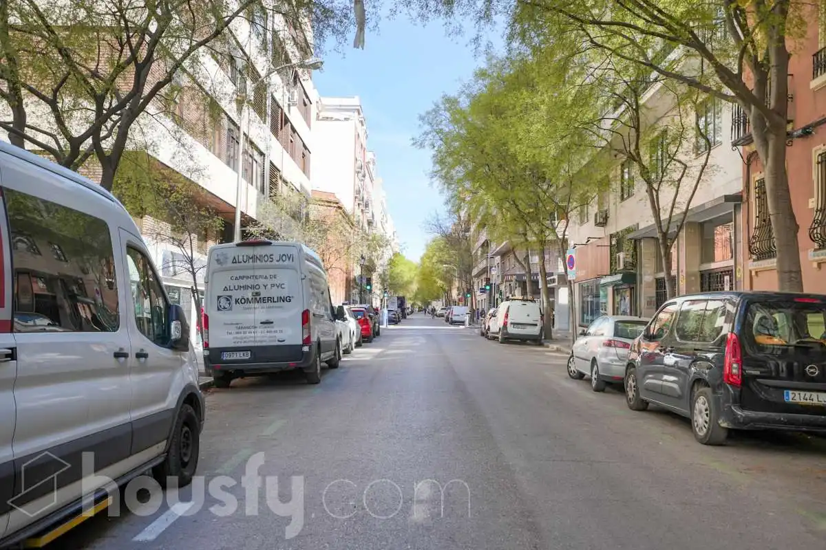 Vista exterior de Local en venta en Madrid con Aire acondicionado