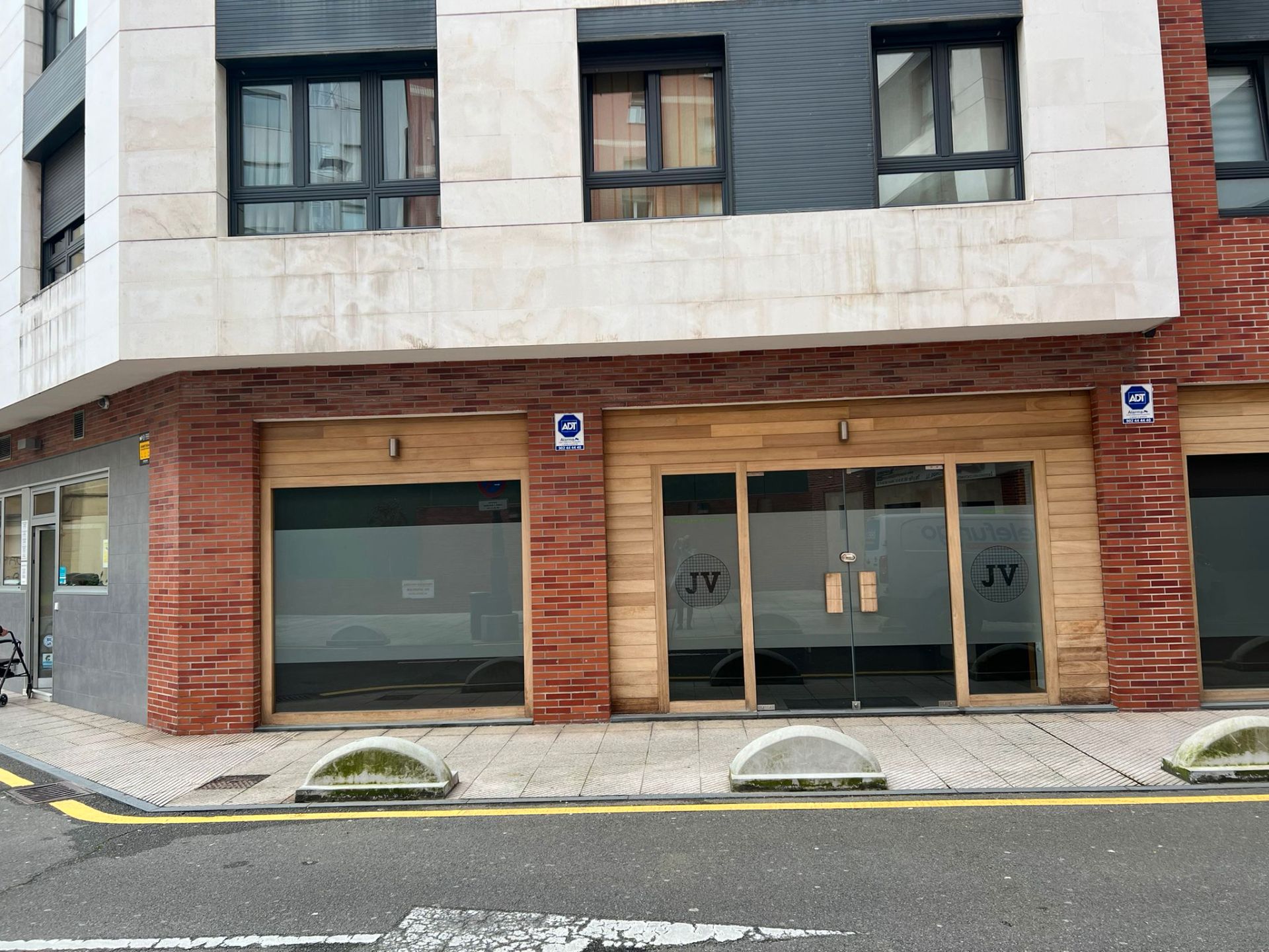 Local en venta en Calle Helechos, 3, Milán - Pumarín