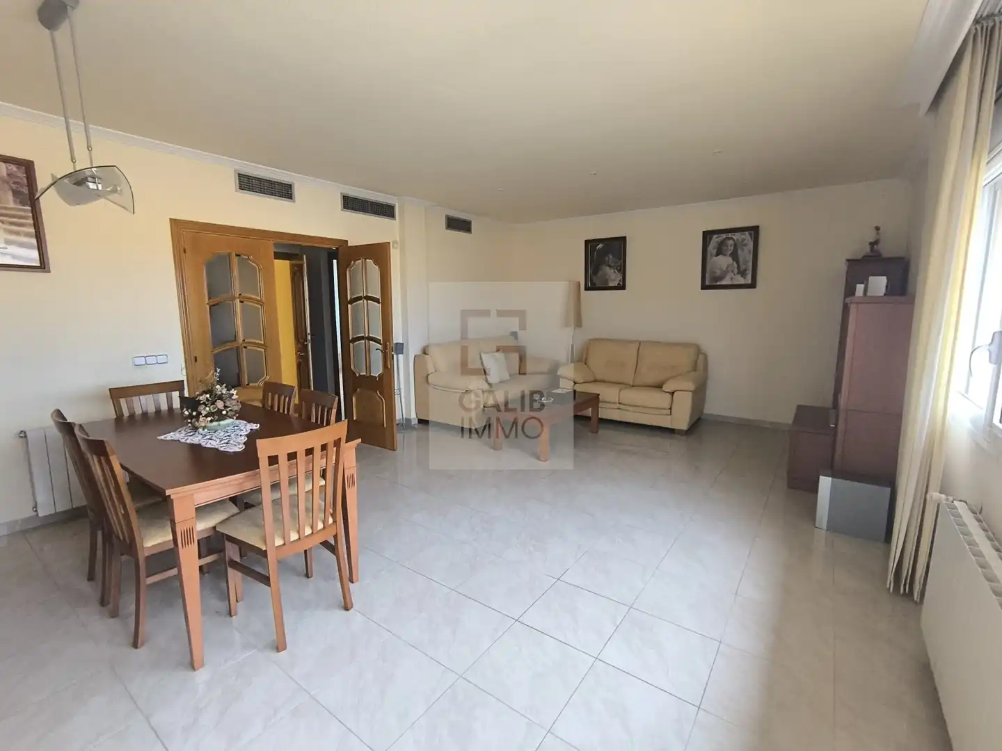 Sala d'estar de Casa o xalet en venda en Vilamalla amb Aire condicionat, Calefacció i Terrassa