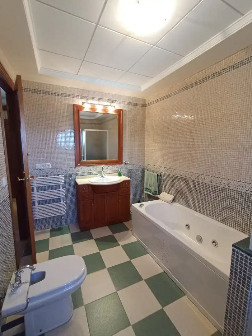Badezimmer von Haus oder Chalet zum Verkauf in Córdoba mit Klimaanlage, Heizung und Terrasse