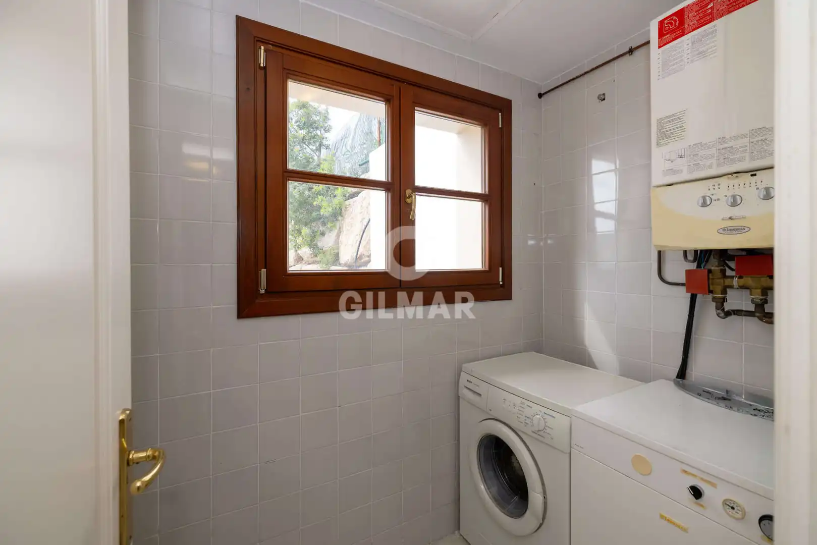 Habitación de Casa adosada en venta en Benahavís con Calefacción y Piscina