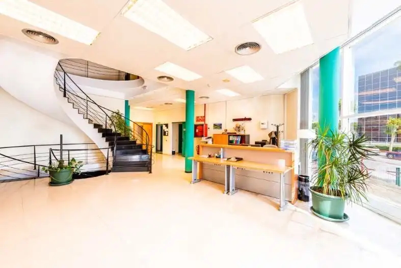 Mixt residencial amb ascensor de lloguer a Carrer del Solsonès, imagen 2
