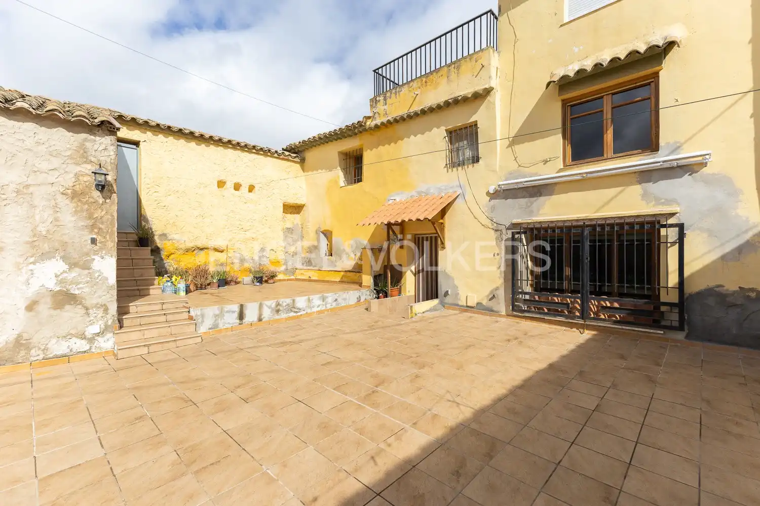 Vista exterior de Finca rústica en venda en Requena amb Aire condicionat, Calefacció i Jardí privat