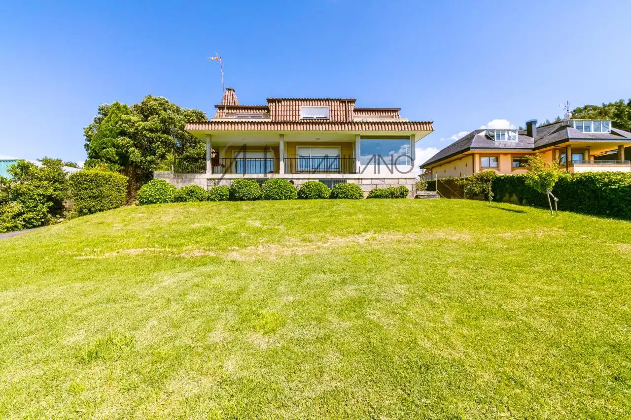 Jardín de Casa o chalet en venta en Vigo  con Calefacción, Jardín privado y Parquet
