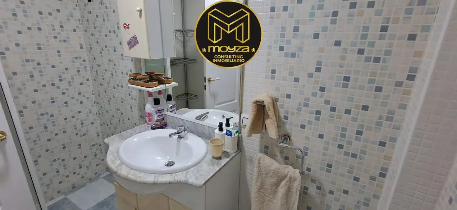 Baño de Casa o chalet de alquiler en Jaén con Aire acondicionado, Calefacción y Terraza