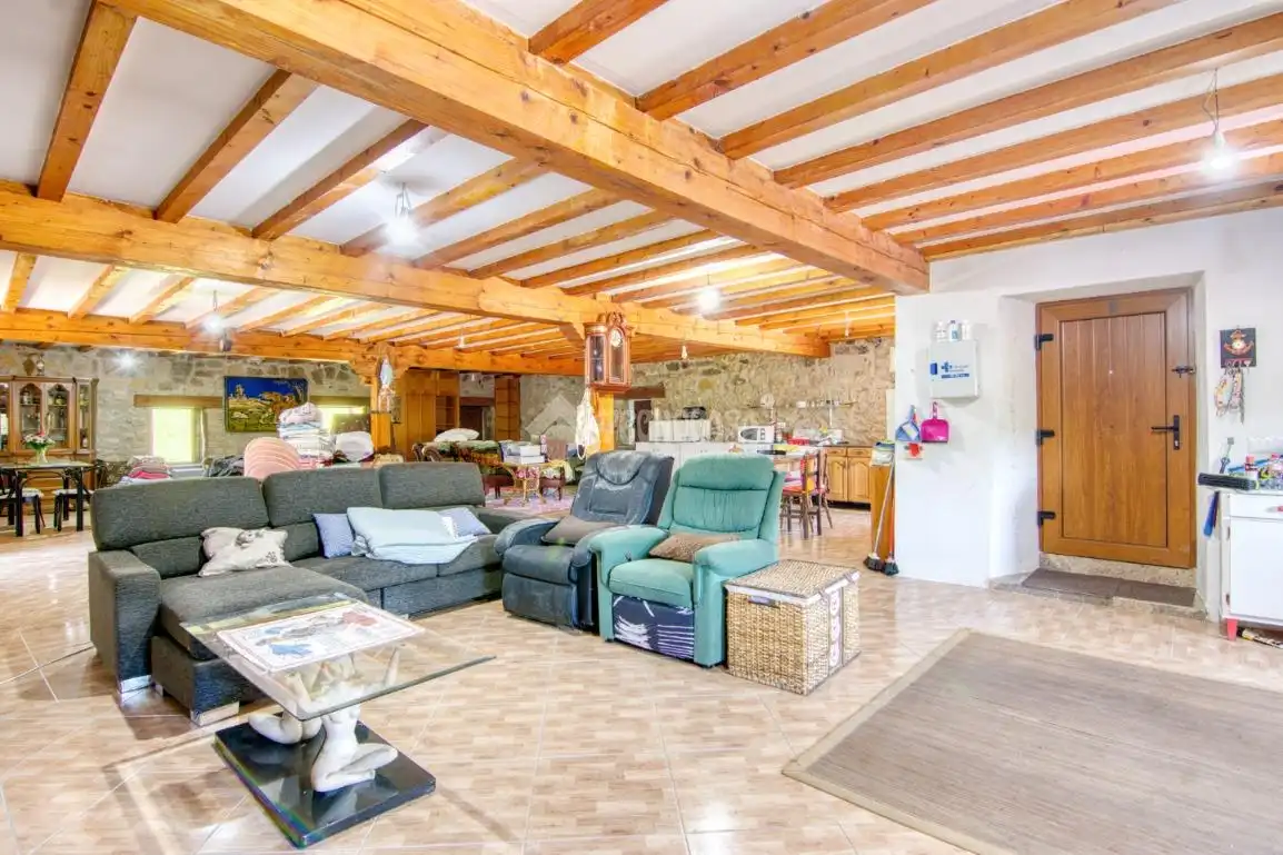 Sala d'estar de Finca rústica en venda en Solórzano amb Terrassa i Balcó