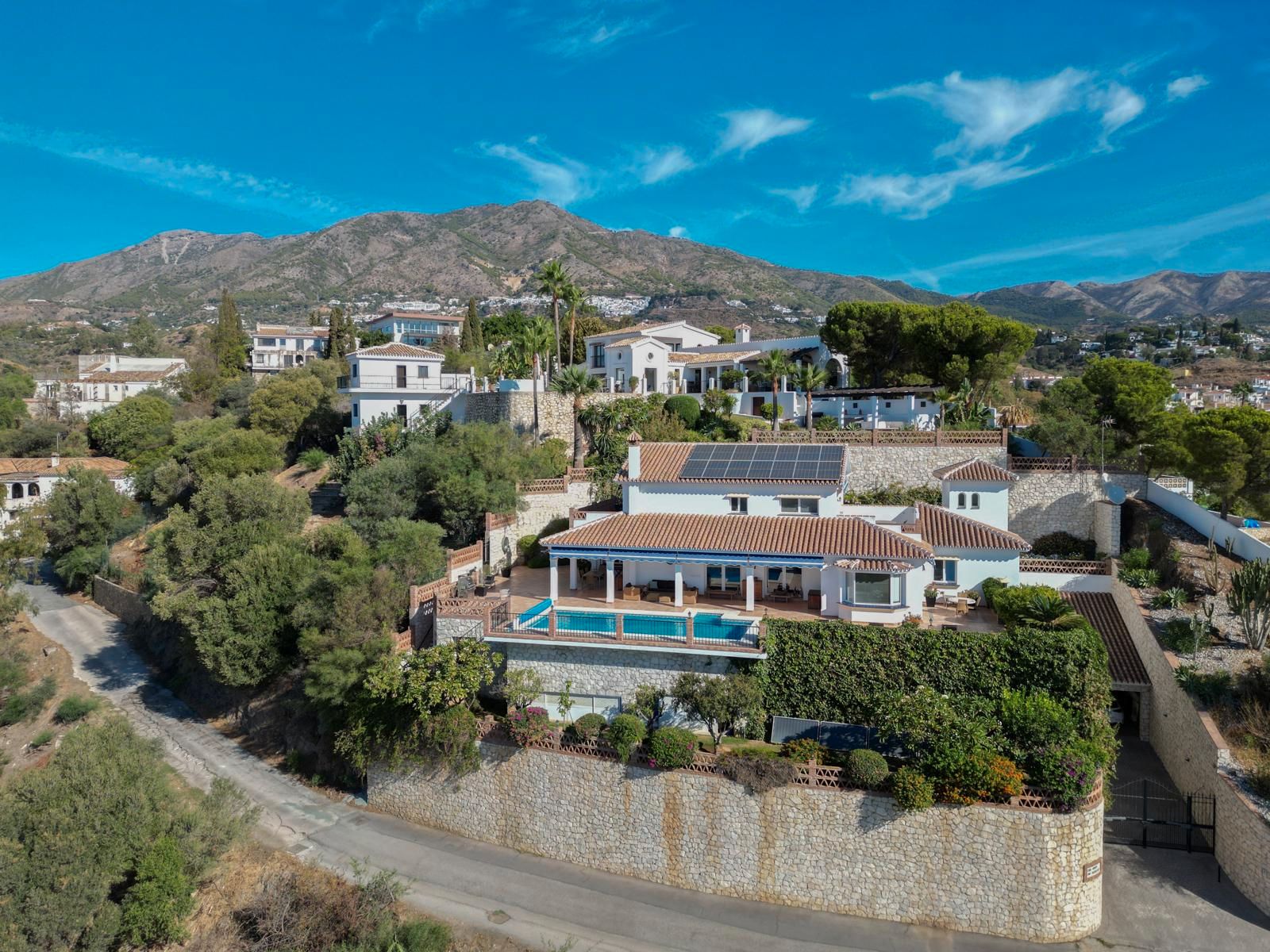 Vista exterior de Casa o chalet en venta en Mijas con Aire acondicionado, Jardín privado y Terraza