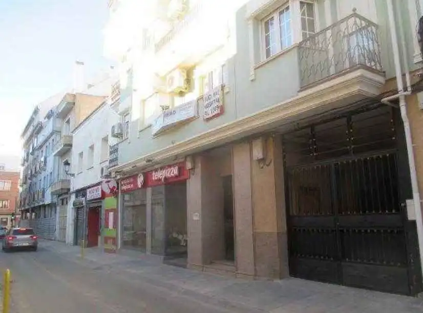 Aparcament en venda a C/ Pintor López Torres