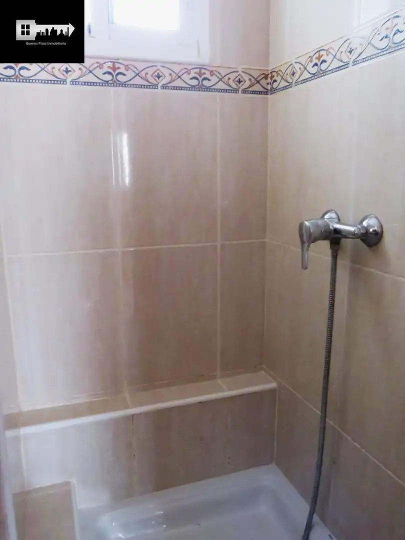 Baño de Piso en venta en Alicante / Alacant con Aire acondicionado y Amueblado