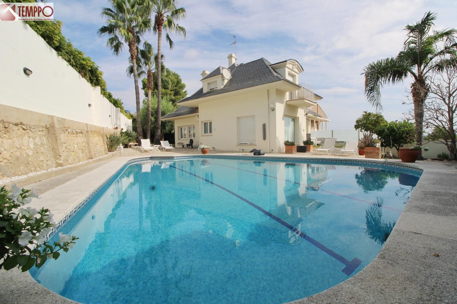 Piscina de Casa o xalet en venda en El Vendrell amb Aire condicionat, Calefacció i Jardí privat