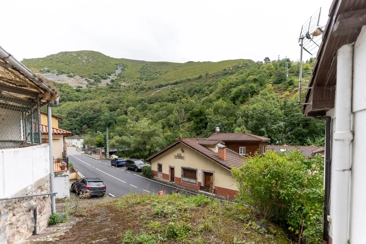 Vista exterior de Casa adosada en venta en Somiedo con Calefacción, Jardín privado y Terraza