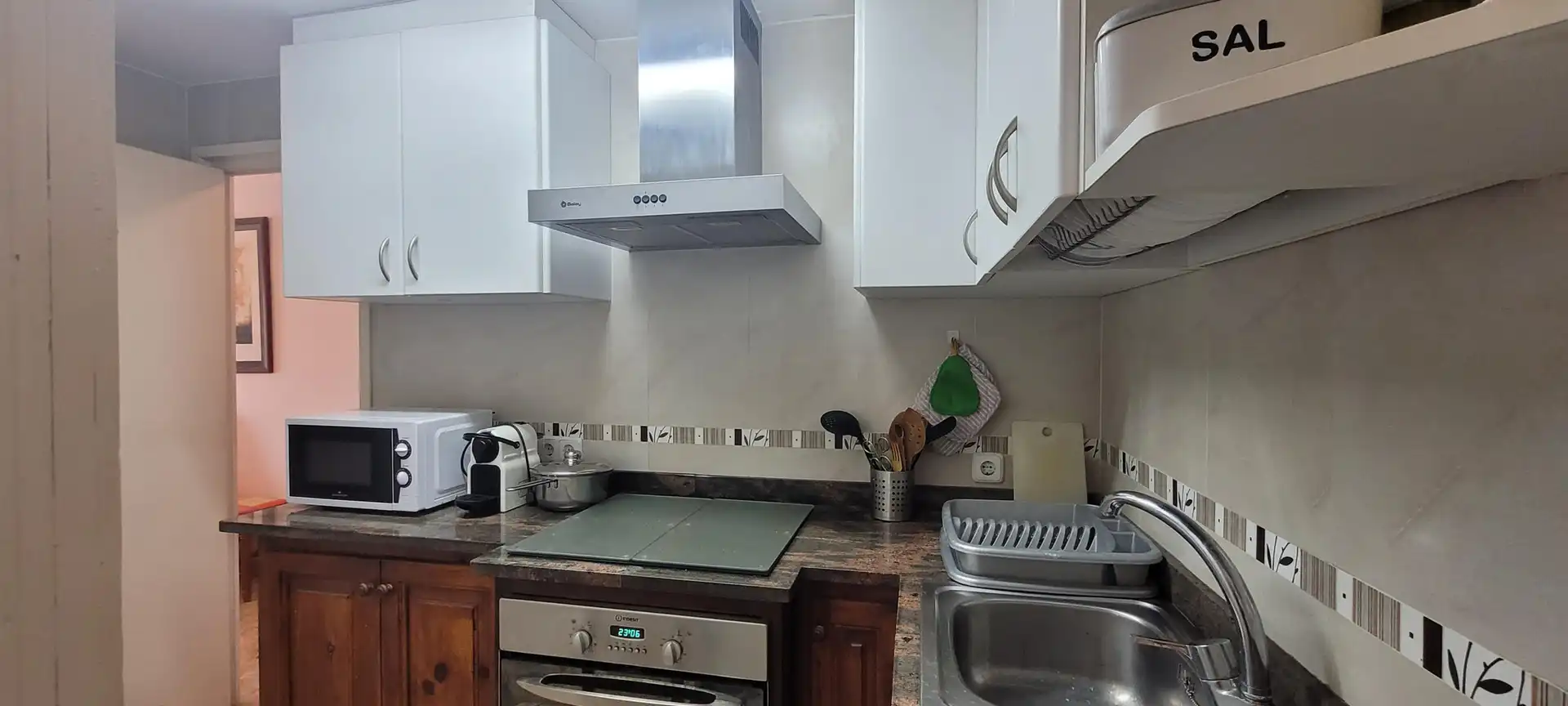 Cocina de Piso en venta en L'Estartit con Terraza y Piscina comunitaria
