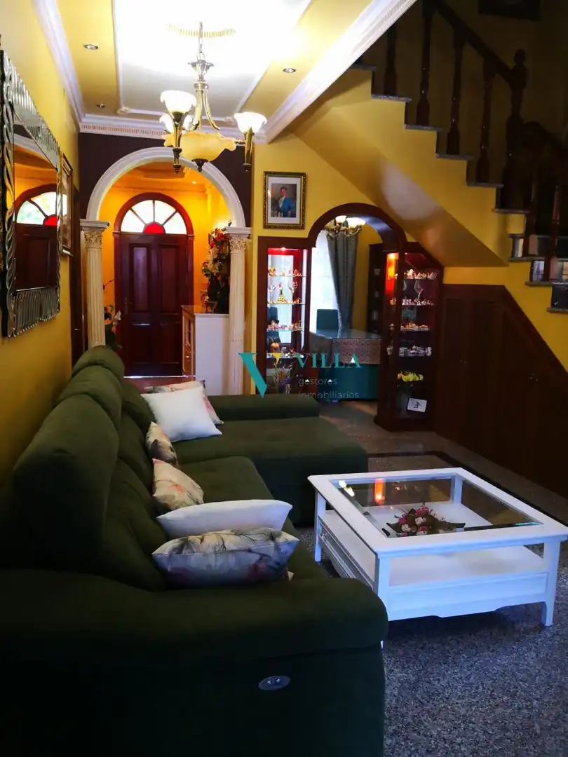 Sala d'estar de Casa o xalet en venda en Alcalá de Guadaira amb Piscina