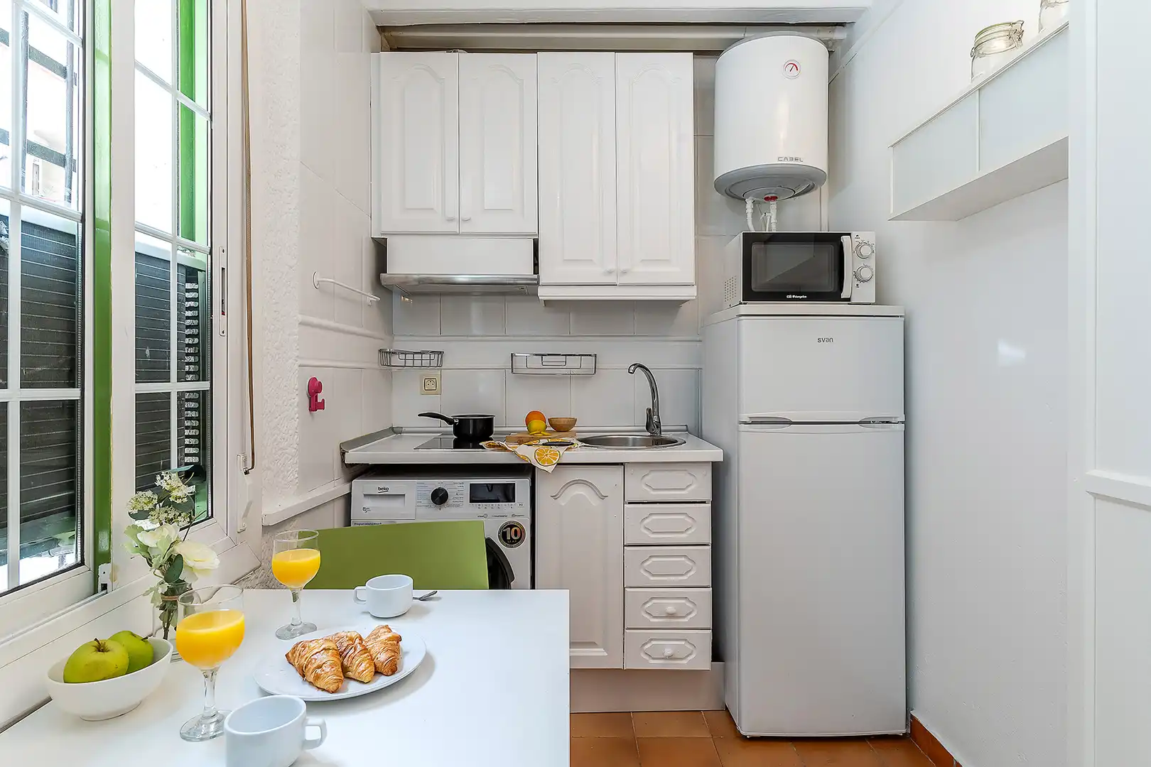 Küche von Wohnungen zum Verkauf in Barcelona mit Klimaanlage, Möbliert und Waschmaschine