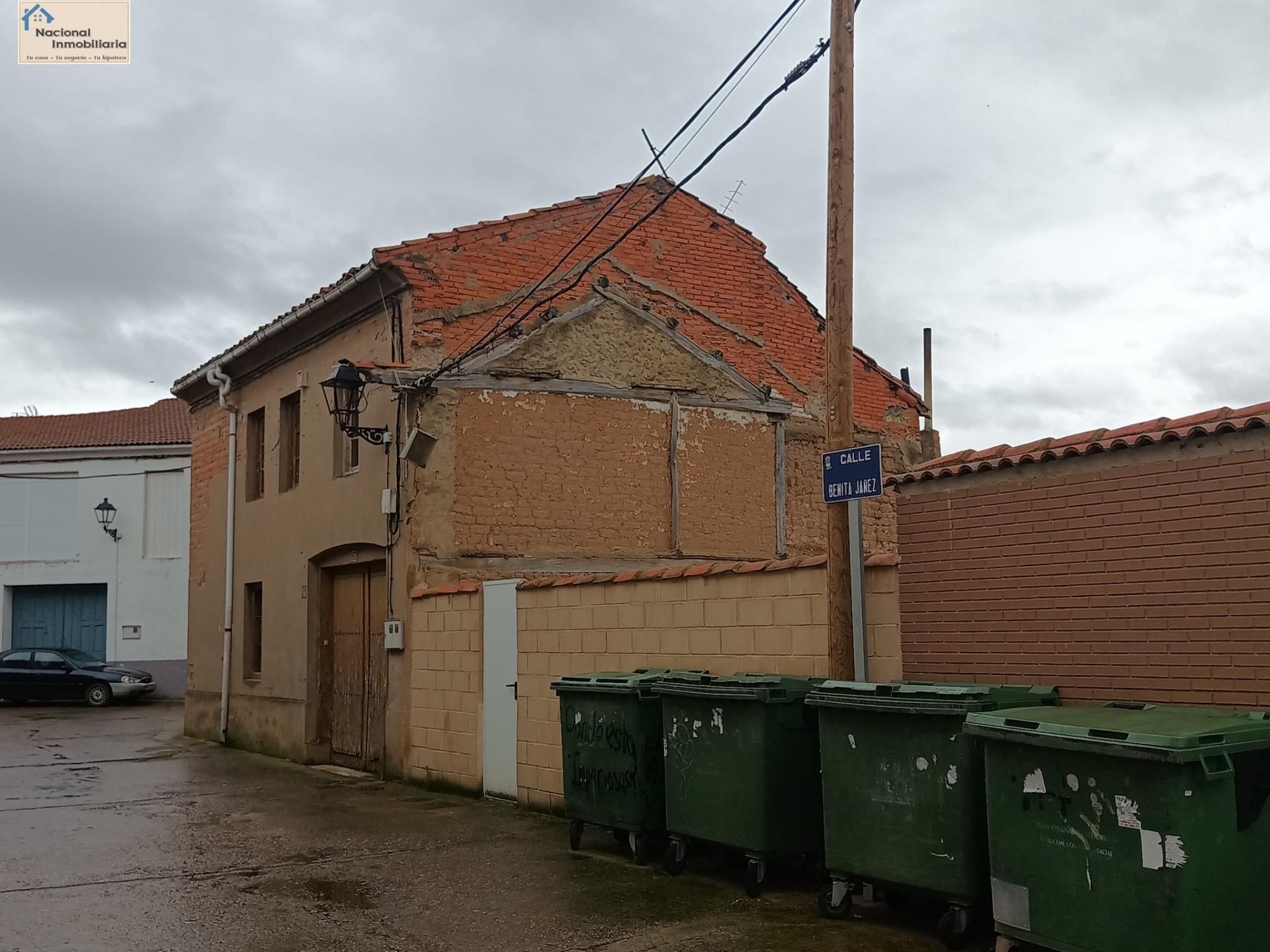 Vista exterior de Casa o xalet en venda en Santa Marina del Rey amb Jardí privat, Traster i Alarma