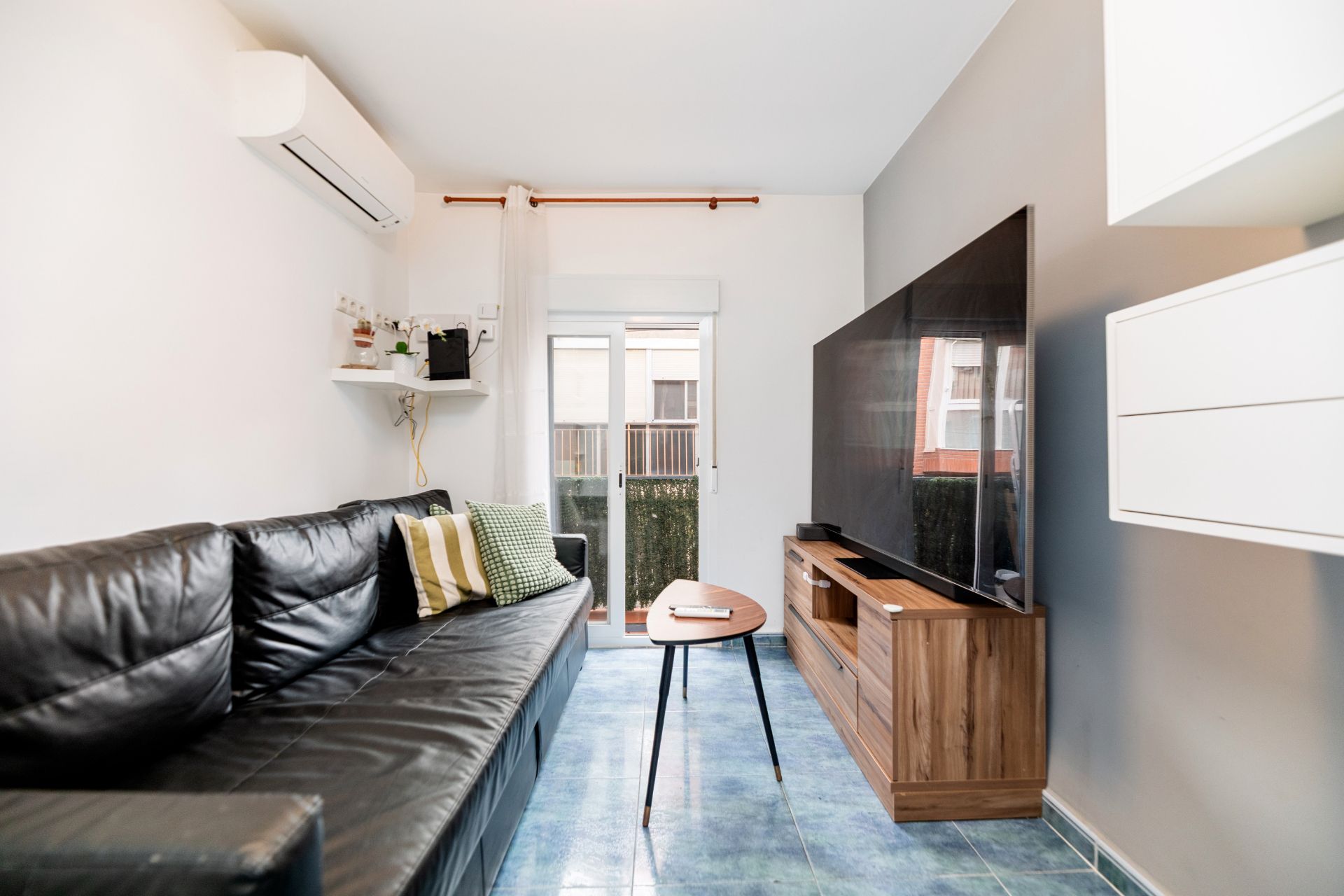 Sala d'estar de Pis en venda en  Madrid Capital amb Aire condicionat, Terrassa i Moblat